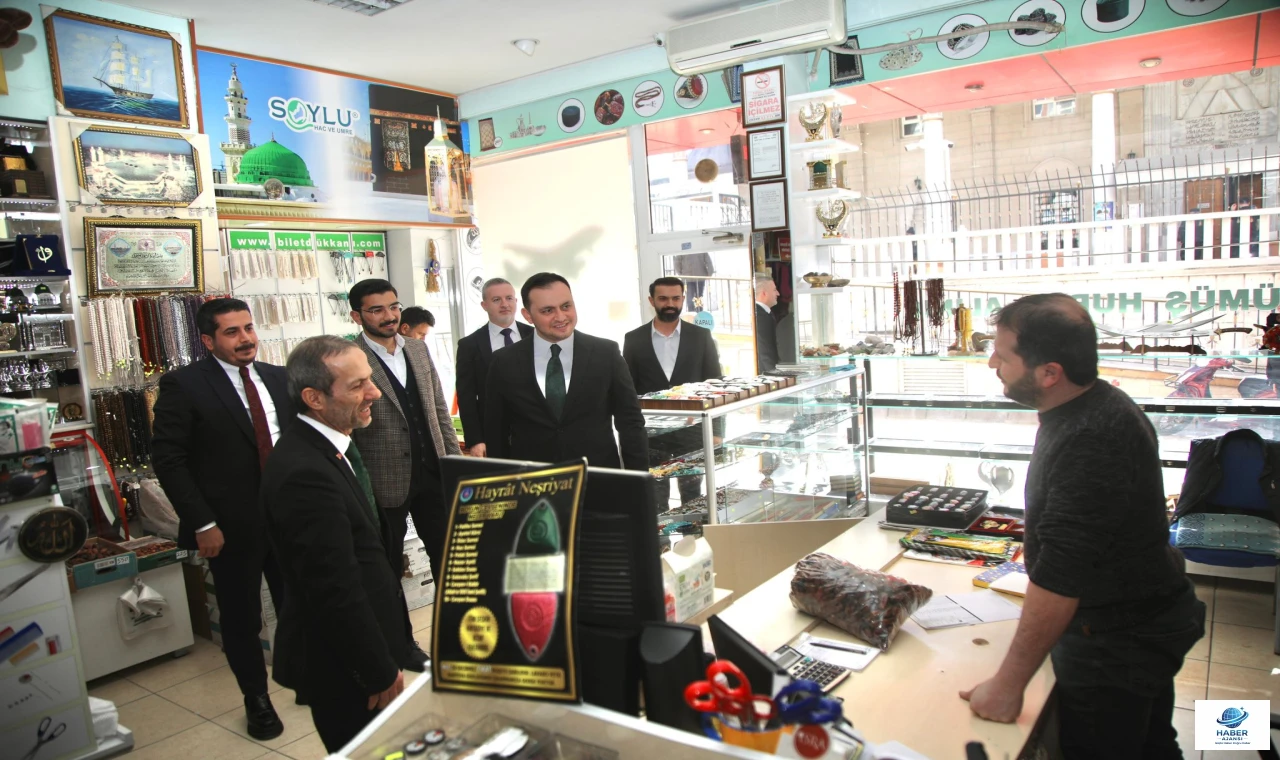 AK Parti Elazığ İl Başkanı Selmanoğlu'ndan İzzet Paşa Esnafına Ramazan Ziyareti