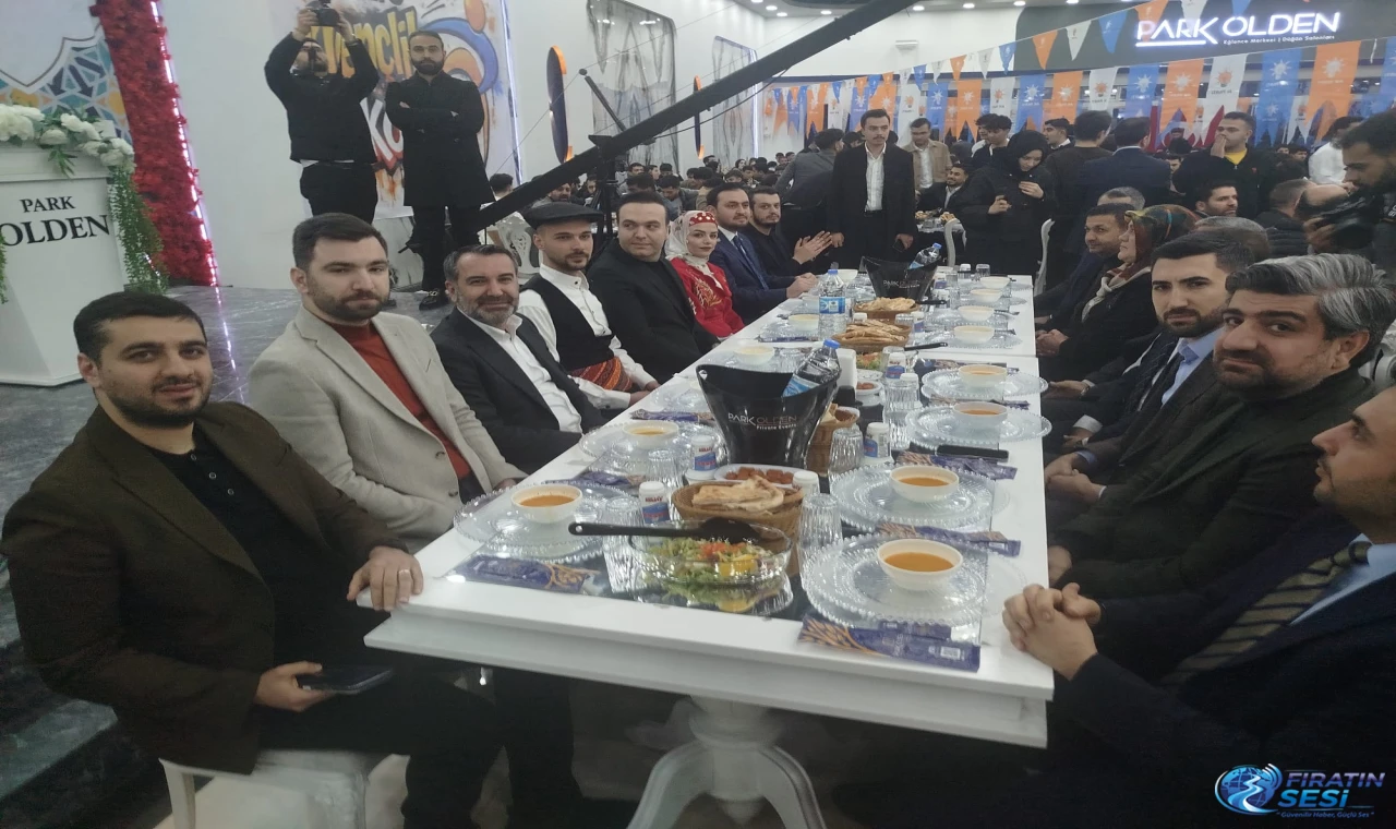 AK Parti Elazığ İl Başkanı Selmanoğlu’ndan "Ramazan’ın Gençlik Sofrası" Buluşması