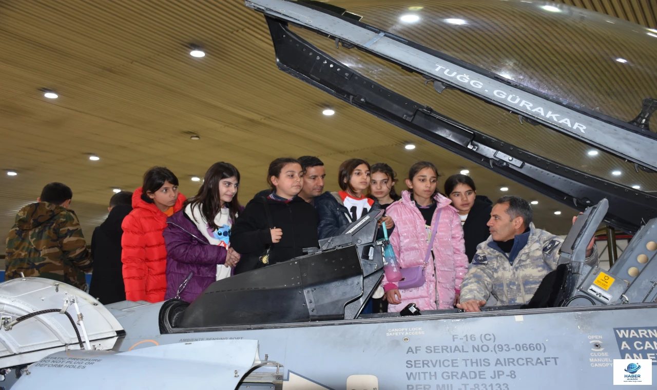 Balıkesirli Öğrenciler “Mehmetçikle Bir Gün” Projesi’nde Jet Sesleriyle Buluştu