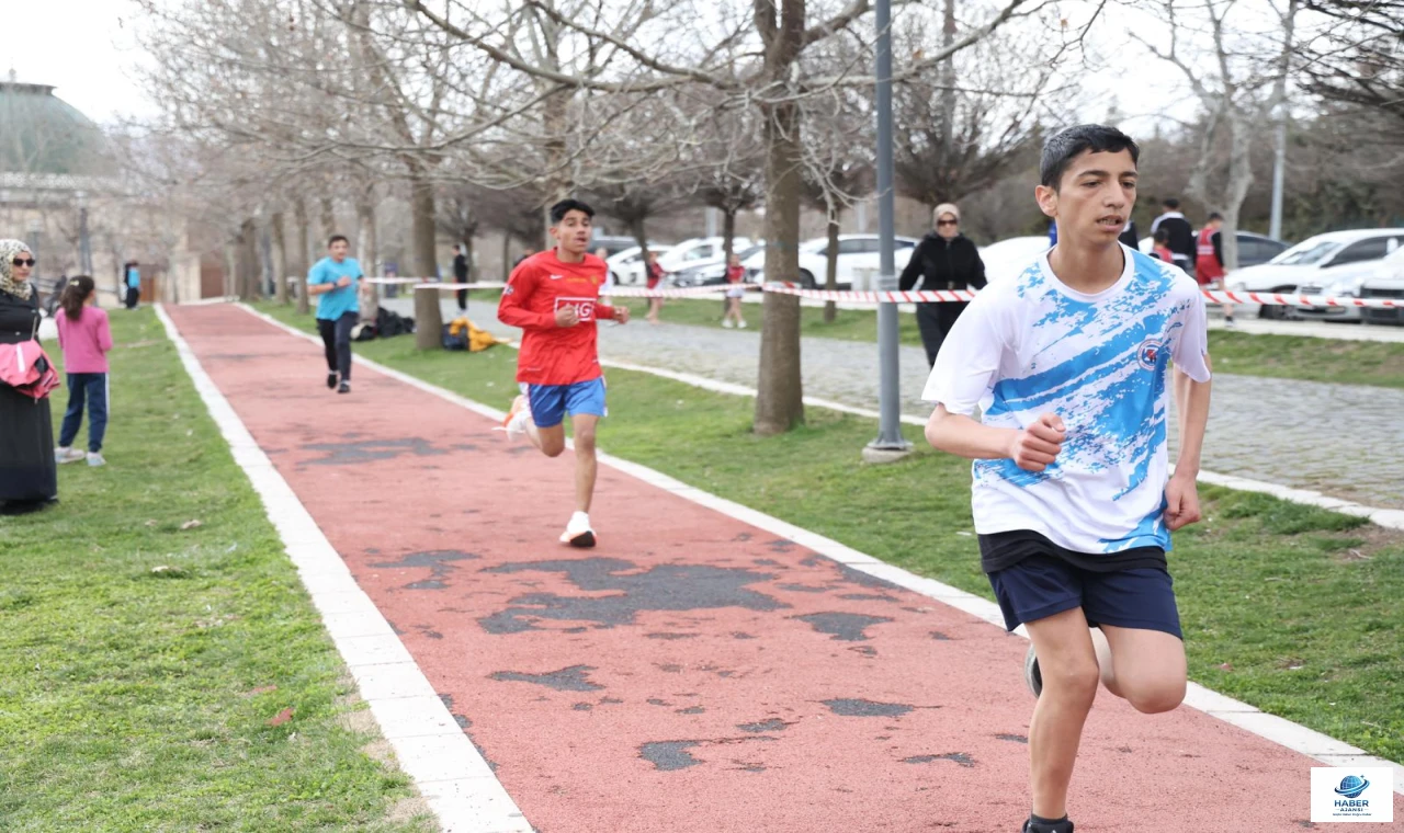 Elazığ’da ANALİG kros seçmeleri Kültür Park’ta yapıldı