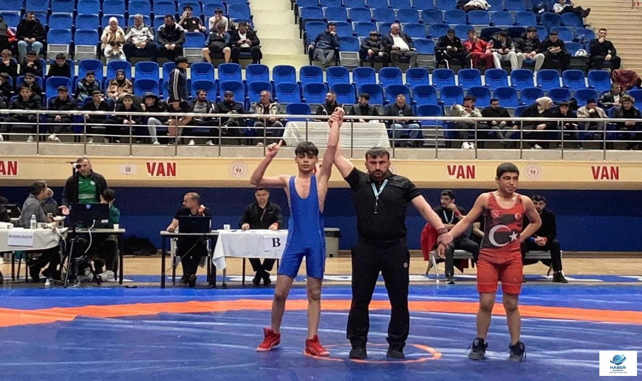 Elazığlı Güreşçiler Van’da Fırtına Gibi Esti: 6 Milli Sporcu Finalde!