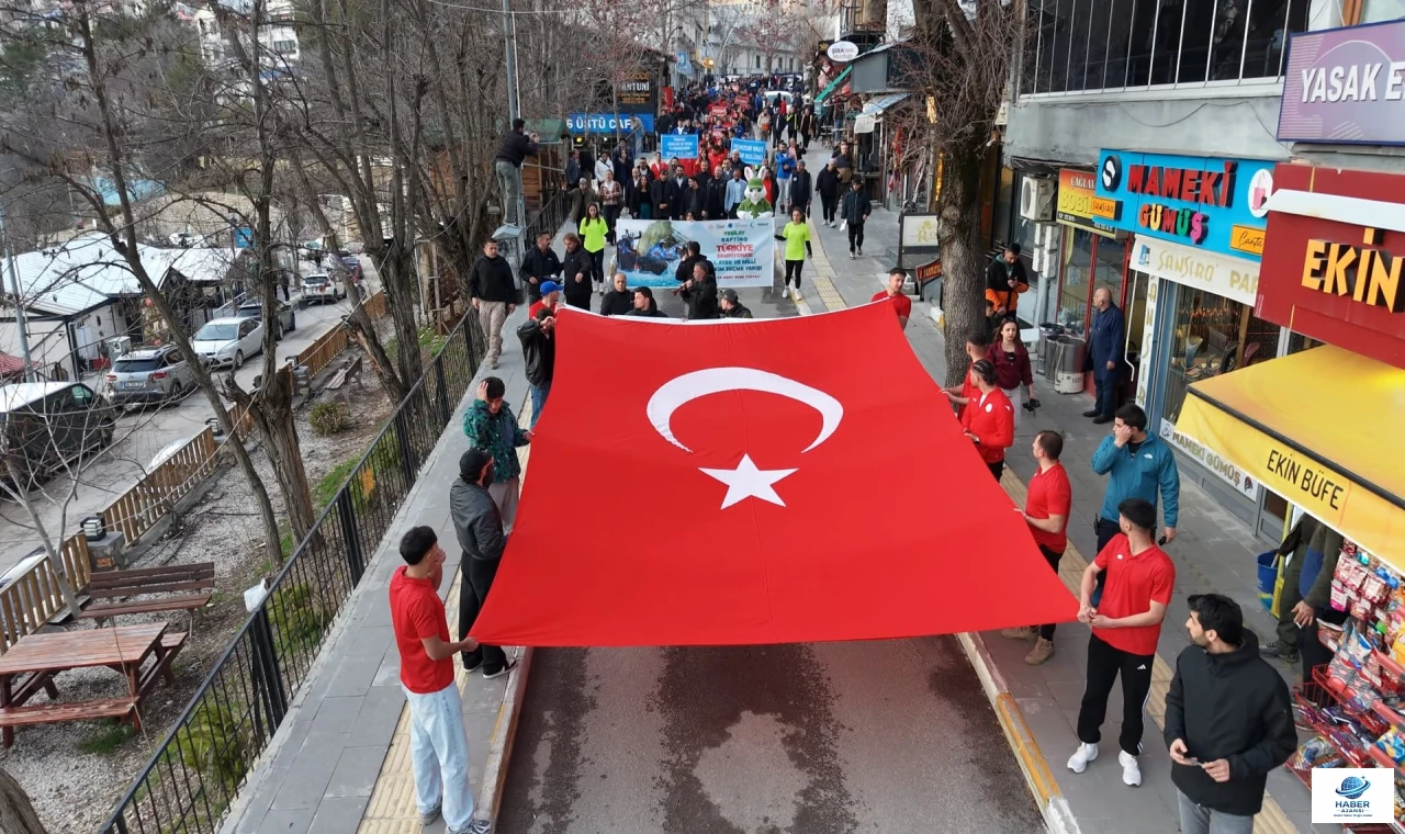 Raftingde Türkiye’nin Nefesi Tunceli’de Atıyor: Şampiyonada Heyecan Dorukta!