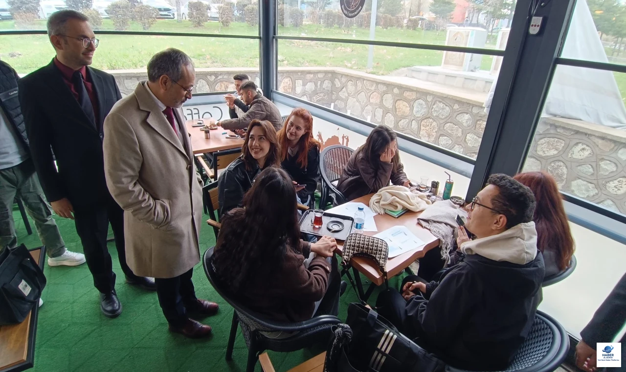 Rektör Çelik’ten Öğrencilere Vize Haftasında Moral Ziyareti