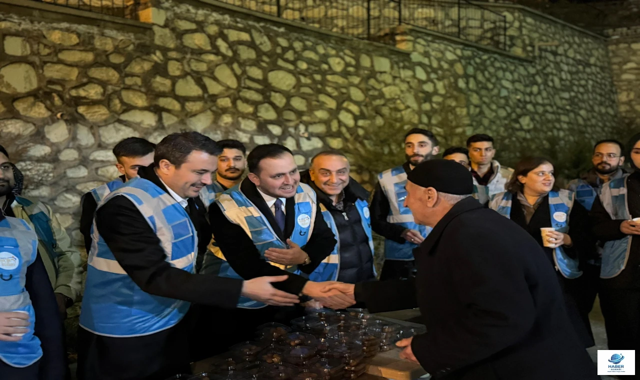 Zafran TOKİ Camii'nde Duygusal Veda: Son Teravihte Birlik ve Beraberlik Mesajı