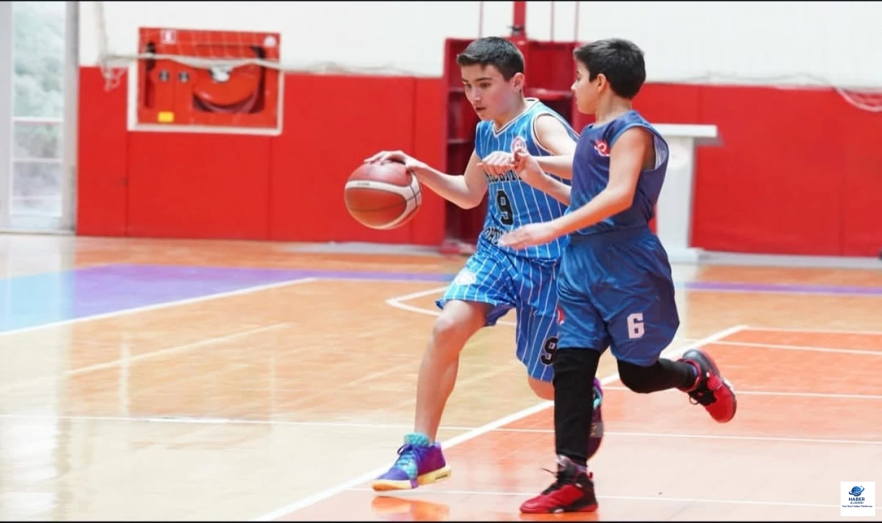 Elazığ'da Gurur Tablosu: Cumhuriyet Ortaokulu Namağlup Bölge Şampiyonu