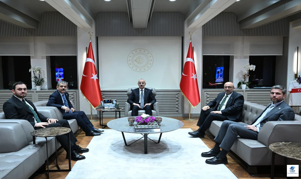 Elazığlı Siyasetçiler Bakan Uraloğlu ile Görüştü: Ulaşım Yatırımları Masaya Yatırıldı