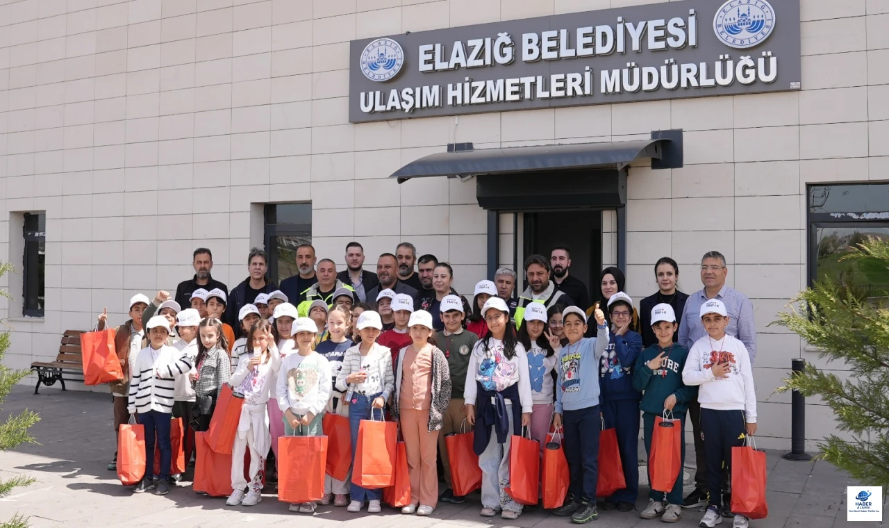 Minik öğrenciler Ulaşım Hizmetleri Müdürlüğü’nü ziyaret etti: Trafik eğitimi aldılar