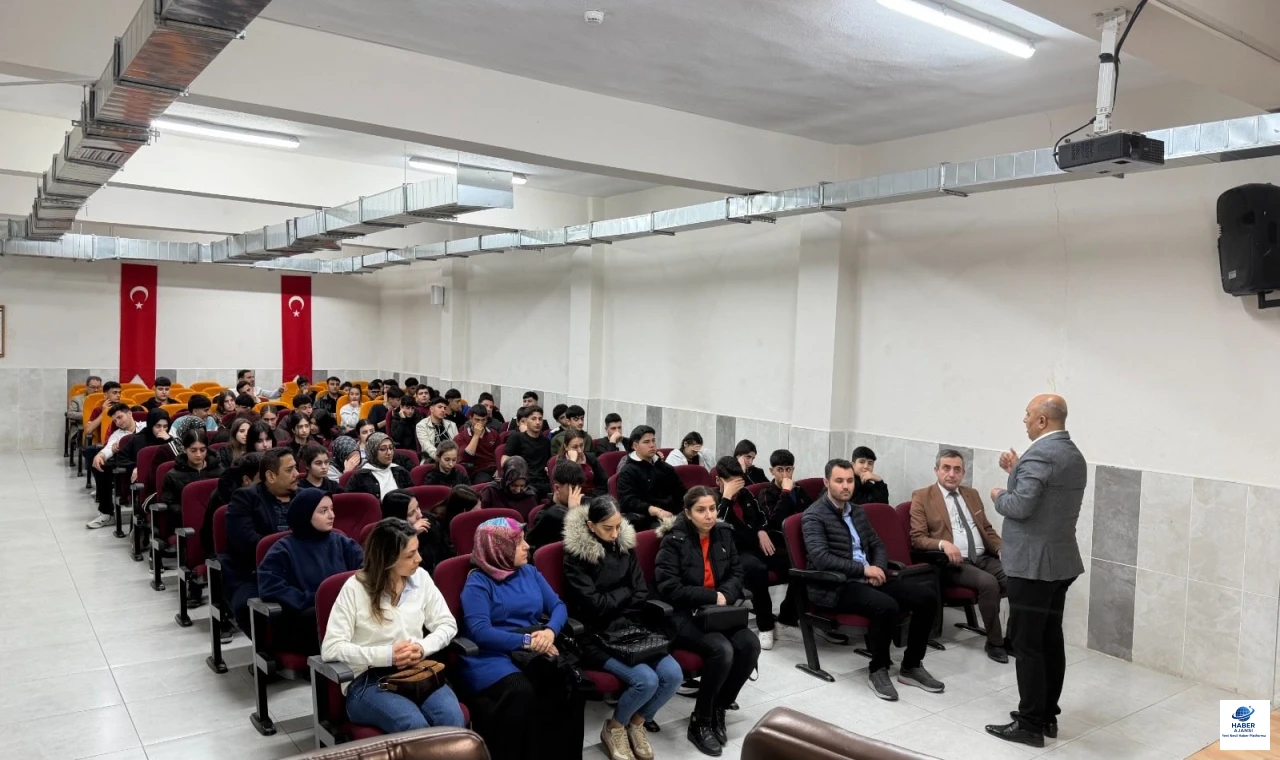 Mithat Ulaş, “Geleceğin Genç Ustaları” projesinde öğrencilerle buluştu