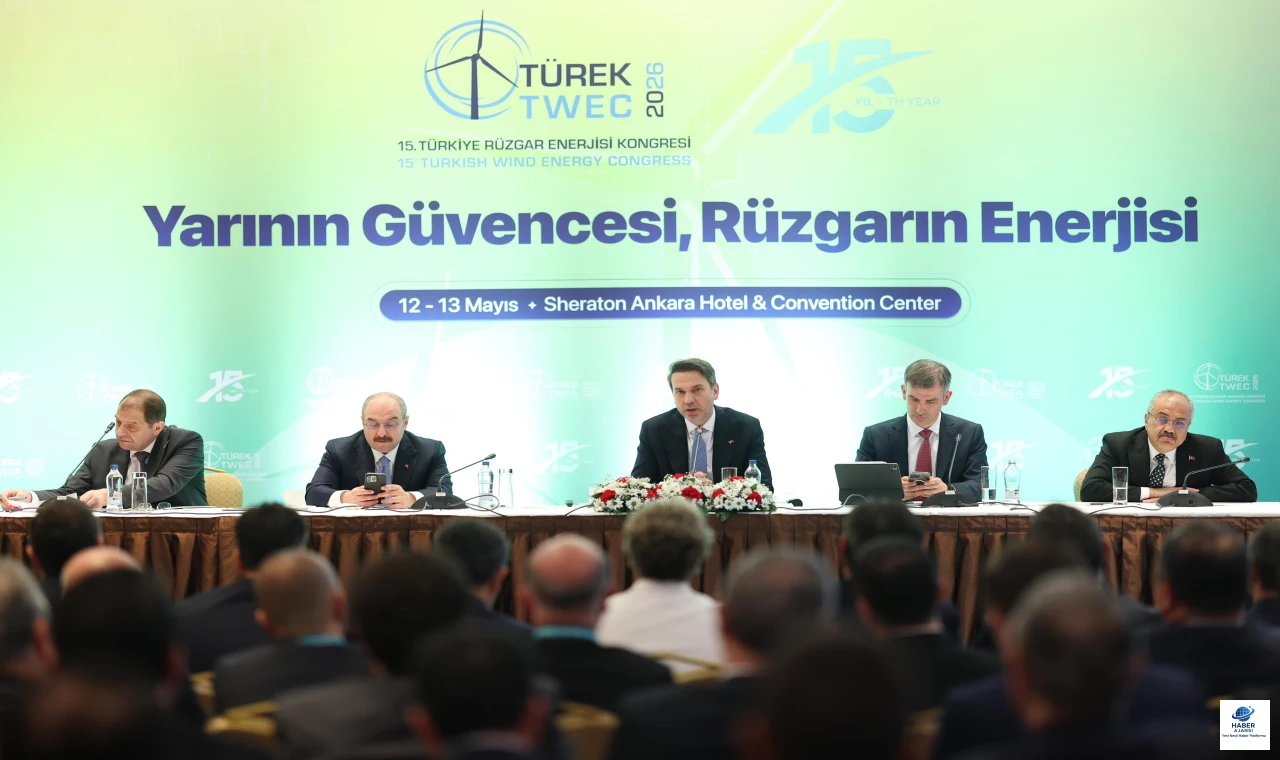 Bakan Bayraktar: "Türkiye'yi yenilenebilir enerjide daha güçlü bir üretim üssü haline getireceğiz"