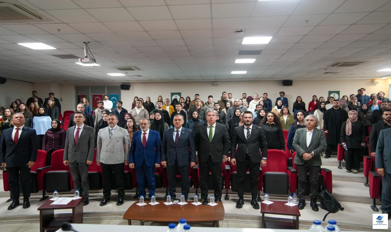 Bingöl Üniversitesi Rektörü Çelik, Yalova'da savunma sanayini anlattı