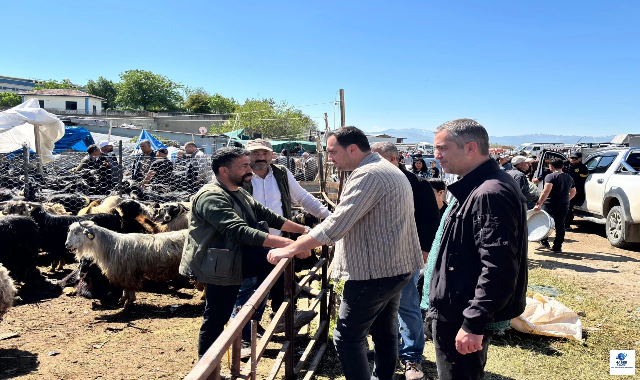 İl Başkanı Selmanoğlu, canlı hayvan ticaret ve kesim alanını ziyaret etti
