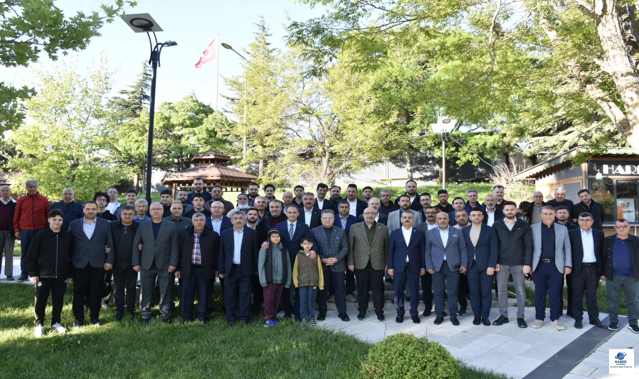 Milletvekilleri Keleş ve Açıkkapı , Kurban Bayramı namazını Harput Alacalı Camii’nde kıldı