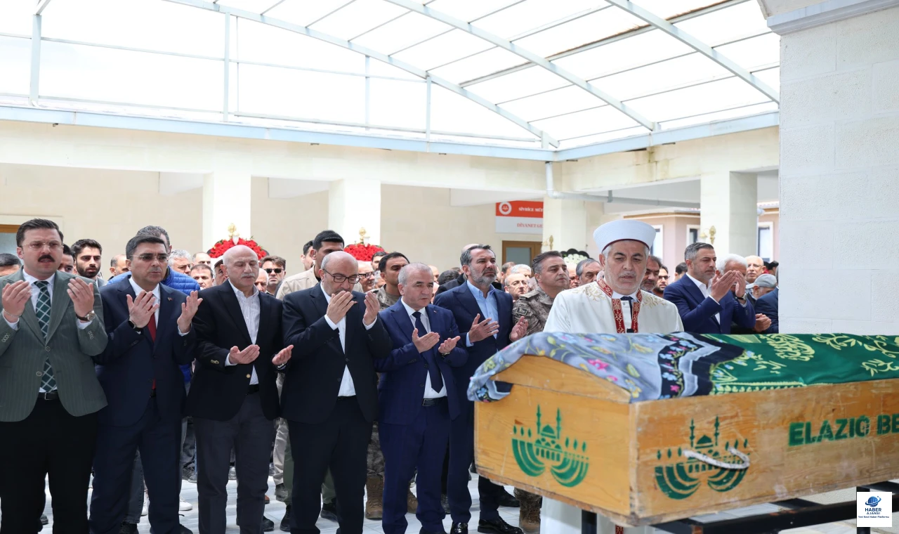 Vali Hatipoğlu, Ankara Emniyet Müdürü Yüksek'in vefat eden ablasının cenaze namazına katıldı