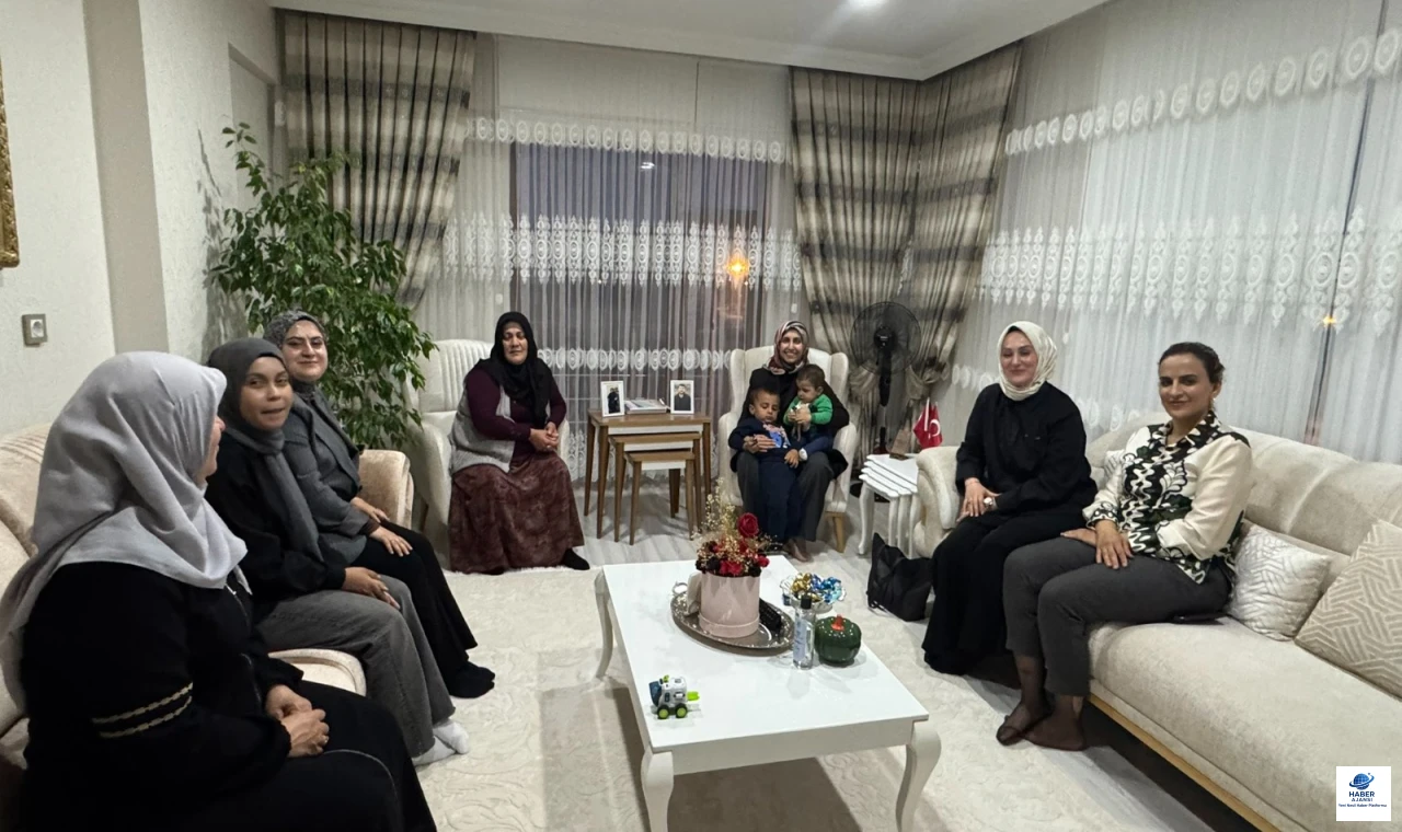 AK Kadınlar Merhum Emrullah Ataş'ın Ailesini Ziyaret Etti