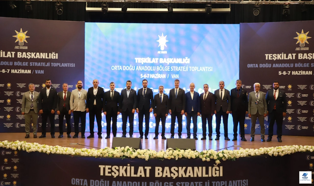 AK Parti Elazığ teşkilatı, Van’daki bölge strateji toplantısına katıldı