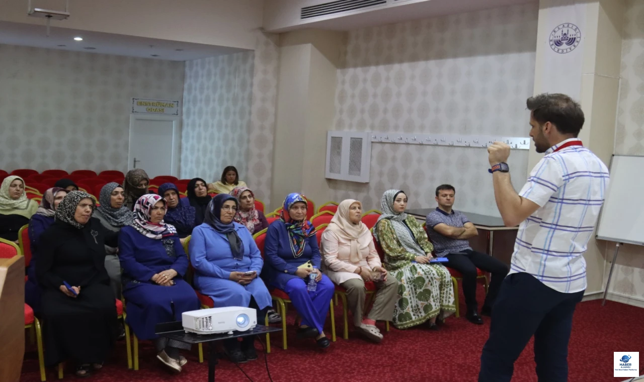 Elazığ Belediyesi Personeline Kanserle Mücadelede Farkındalık Semineri
