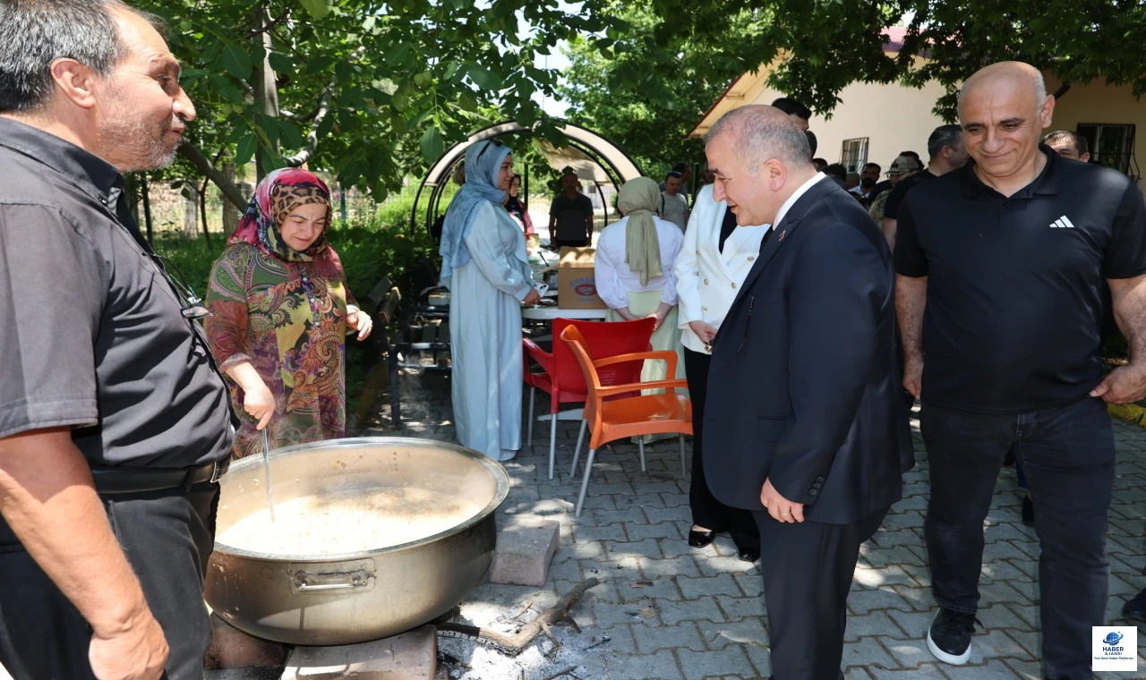 Elazığ Valisi Hatipoğlu, Ruh Sağlığı Hastanesi’ndeki Aşure Programı’na Katıldı