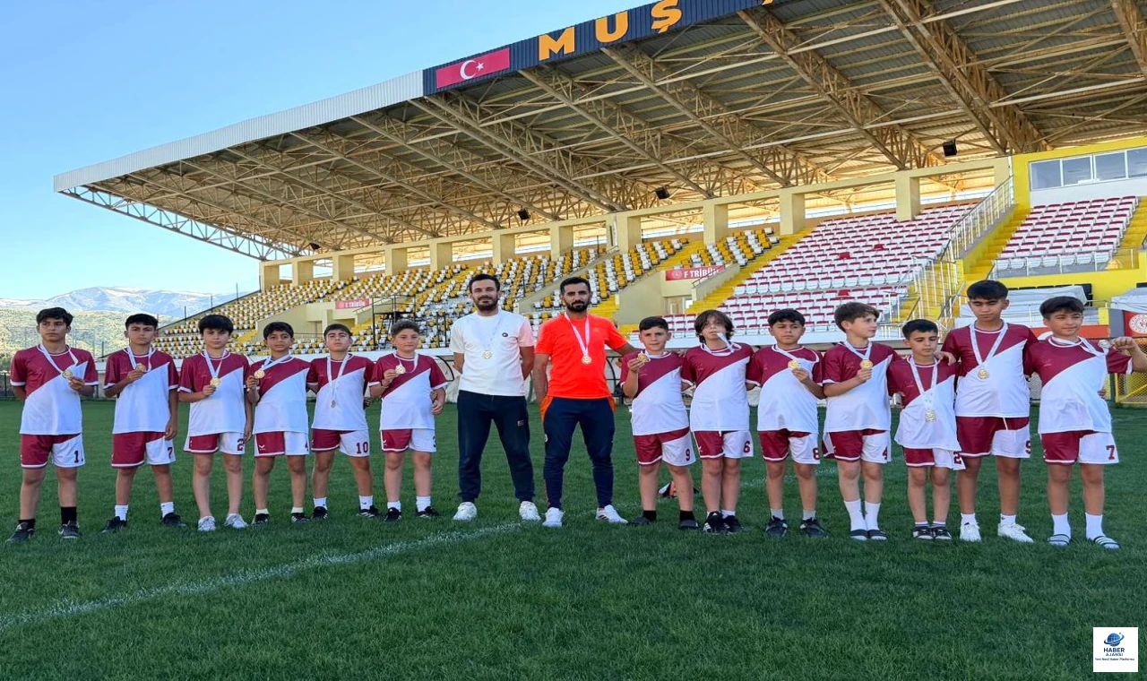 Elazığ'ın Gururu: ANALİG Futbol Takımı Grubunu Lider Tamamlayarak Yarı Finale Yükseldi