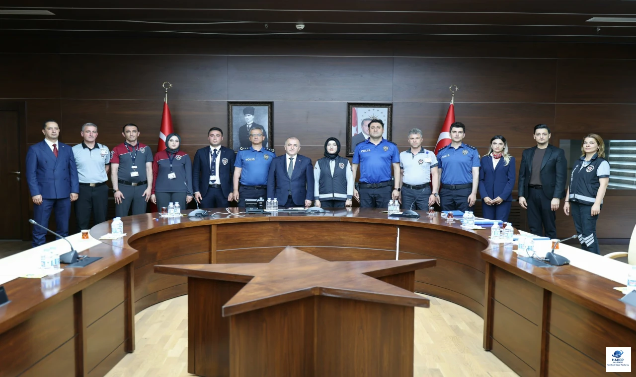 Güvenlik Haftası'nda Vali Hatipoğlu'na Anlamlı Ziyaret