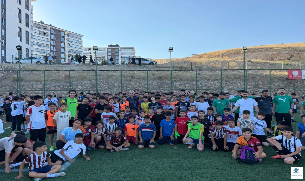 Başkan Toprak'tan Elazığspor Altyapı Seçmelerine Destek