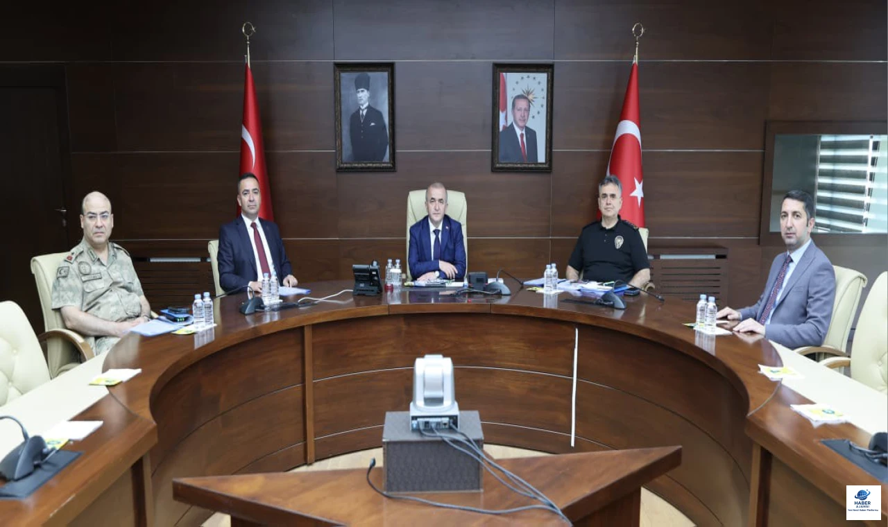 Elazığ'da Spor Güvenliği Zirvesi: Vali Hatipoğlu, VKS ile 81 İl Valisiyle Bir Araya Geldi