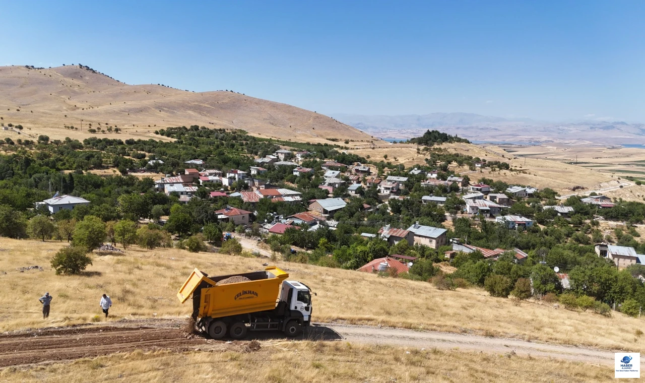 Elazığ İl Özel İdaresi'nden Pirinççi Köyü'ne Çifte Hizmet: Yol Çalışması ve Cem Evi Düzenlemesi