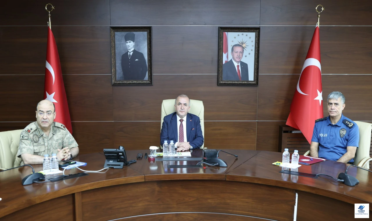 Elazığ Valisi Hatipoğlu, 81 İl Valisinin Katıldığı Toplantıya VKS ile Bağlandı