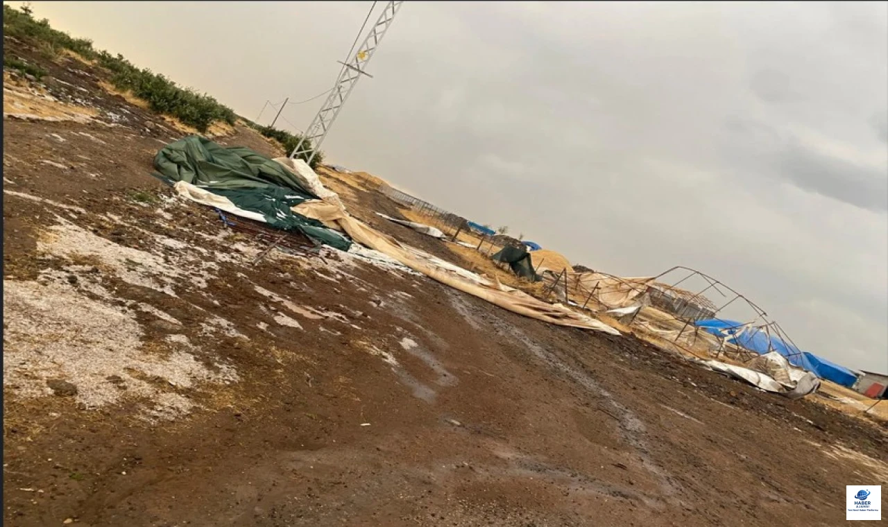 Karakoçan’da Fırtına ve Dolu Tarım Arazileri ile Hayvan Çadırlarını vurdu