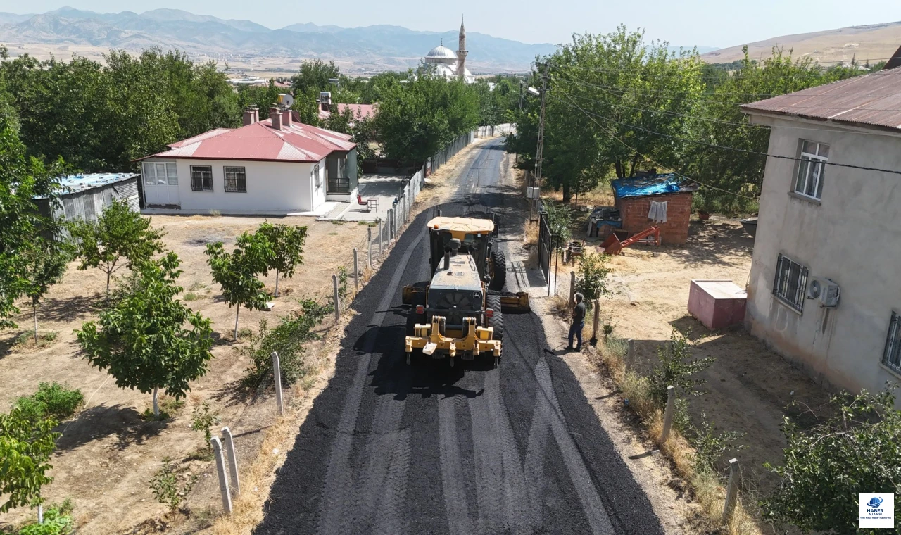 Karınca Köyü'nde Asfalt İyileştirme Çalışmaları Aralıksız Sürüyor