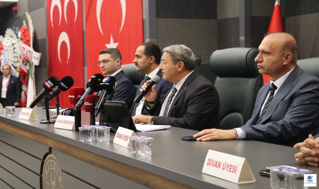 MHP’ de Bayrak Değişimi: Merkez İlçe Başkanlığı’na Onur Köseli Seçildi