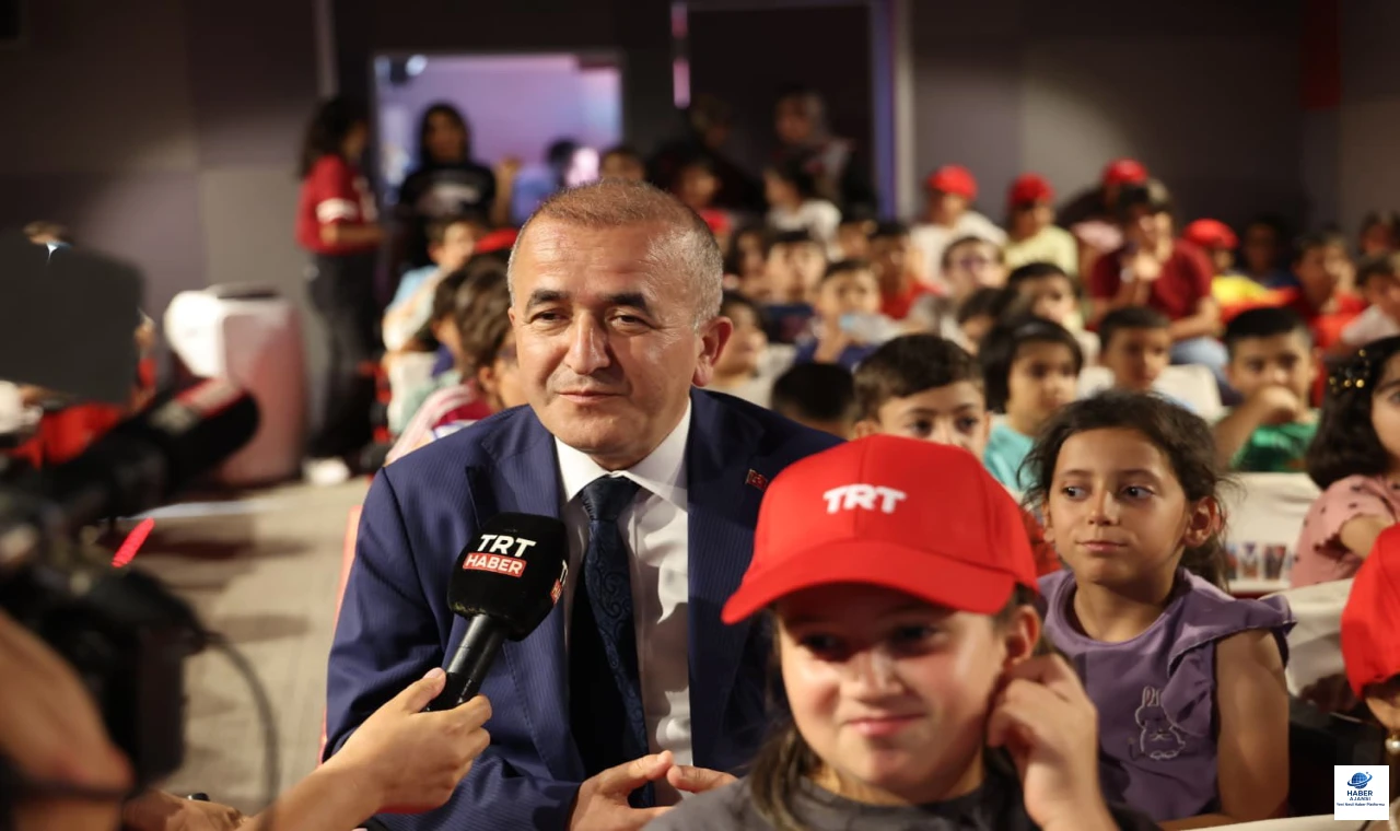TRT Sinema Tırı Elazığ'da Minik Kalpleri Sevindirdi