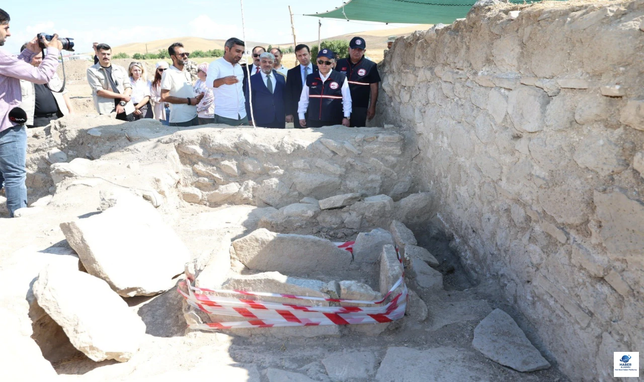 Vali Hatipoğlu, Salkaya Kazı Alanı'nda İncelemelerde Bulundu
