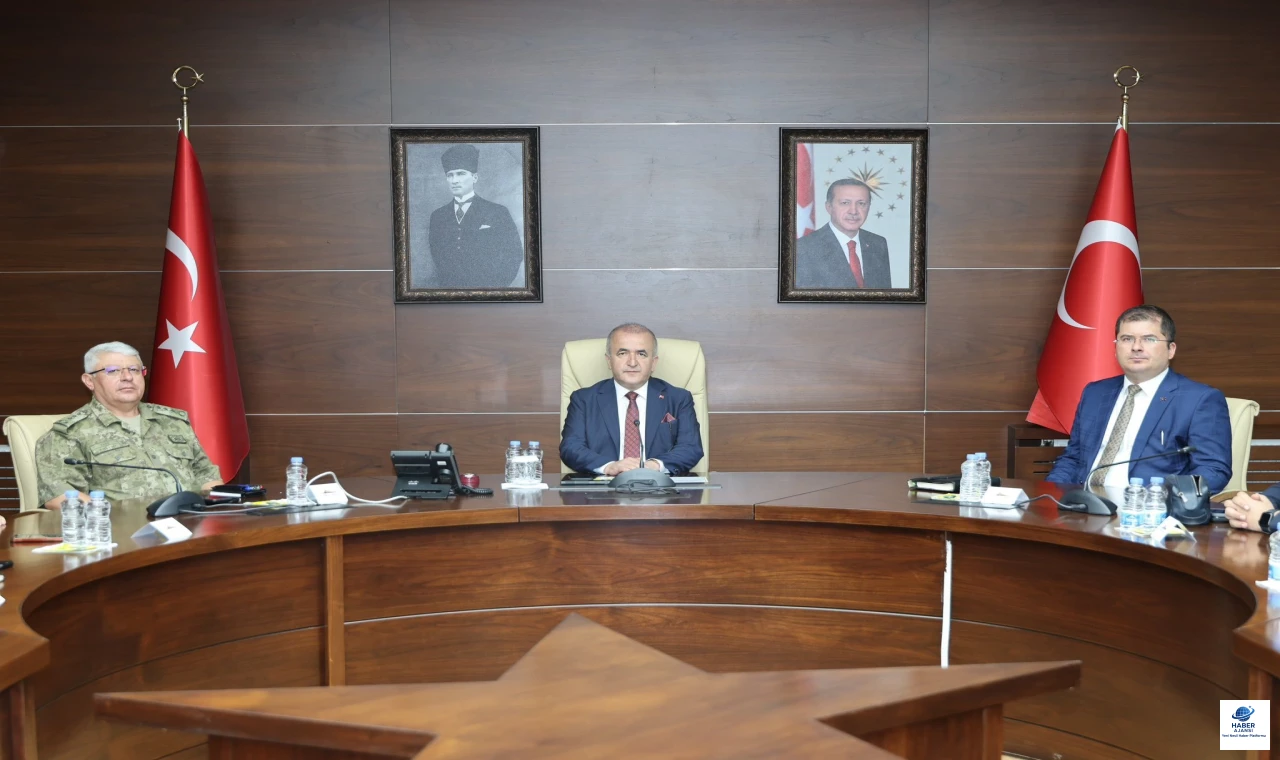 Vali Numan Hatipoğlu Başkanlığında Asayiş ve Güvenlik Toplantısı