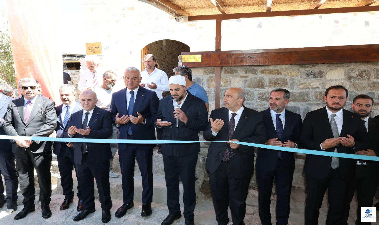 Bakan Ersoy, Harput Kalesi’nde İncelemelerde Bulundu, Fetih Mescidi’ni Açtı