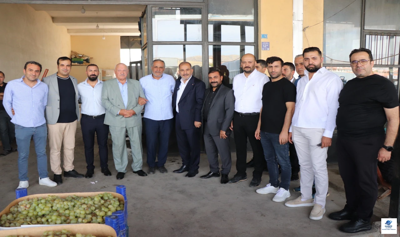 Başkan Alan Sebze Hali'nde Esnafla Buluştu: "Birlikte Üreterek Yolumuza Devam Edeceğiz"