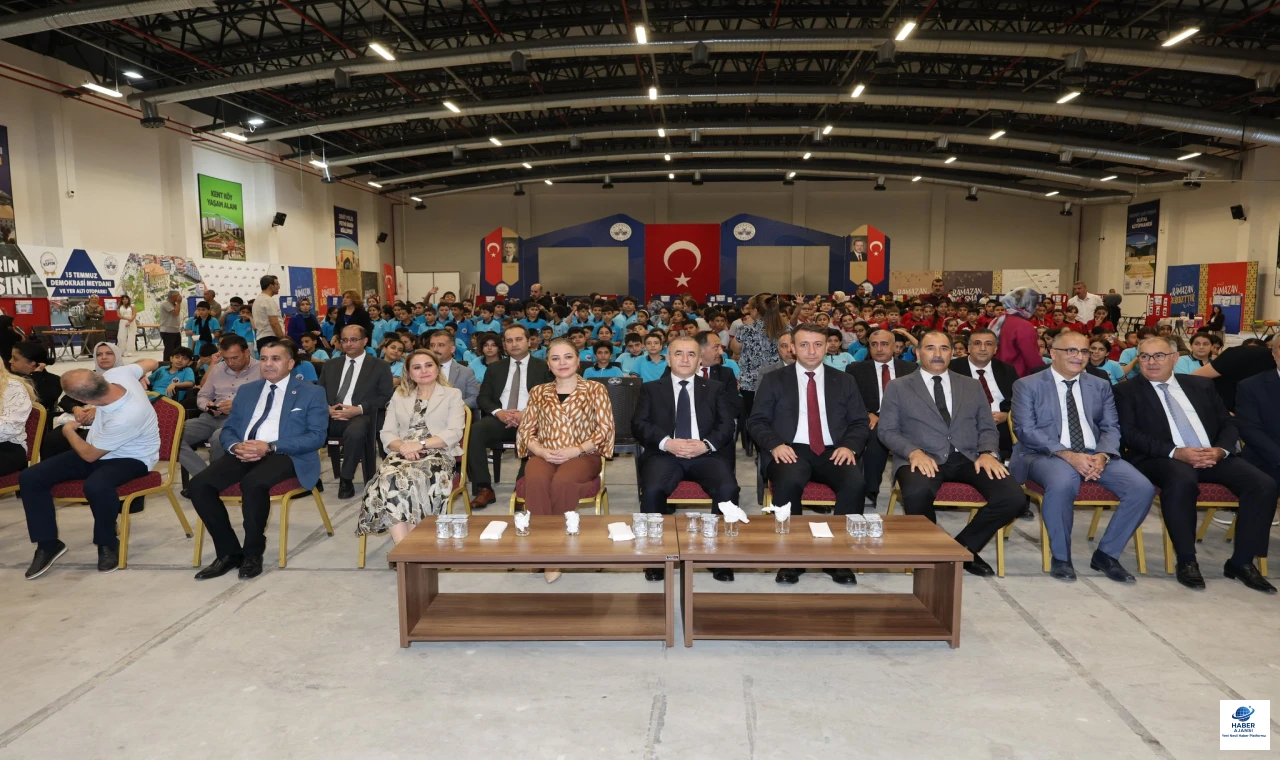 Elazığ Bilim Şenliği Kapılarını Açtı: Vali Hatipoğlu Öğrencilerle Buluştu