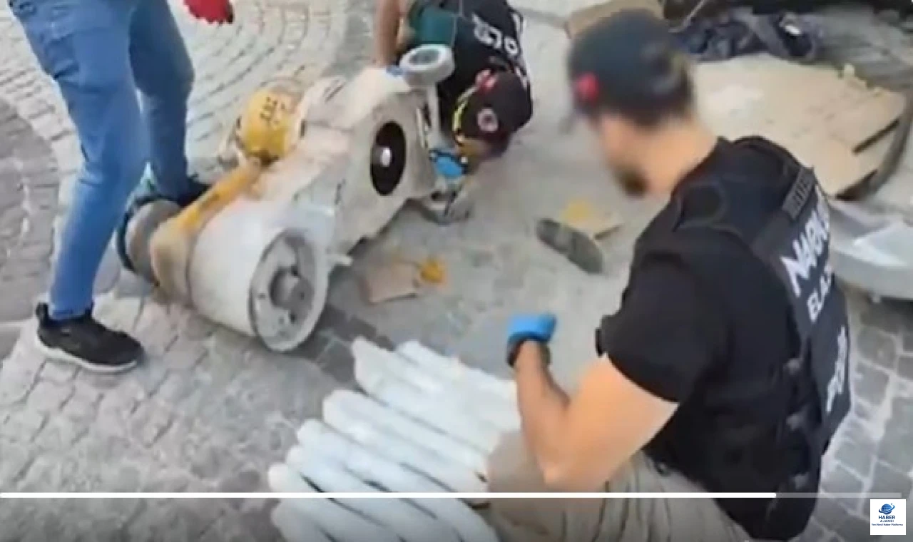 Elazığ’da Uyuşturucu Operasyonu: İş Makinesine Zulalanmış 1 Kilo 850 Gram Esrar Ele Geçirildi