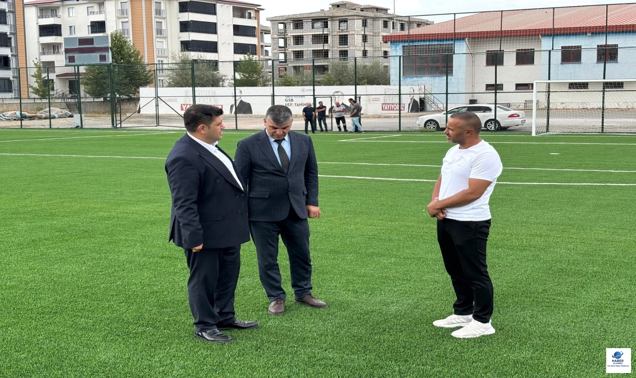 Karakoçan Futbol Sahasında Zemin Yenileme Çalışmaları Tamamlandı