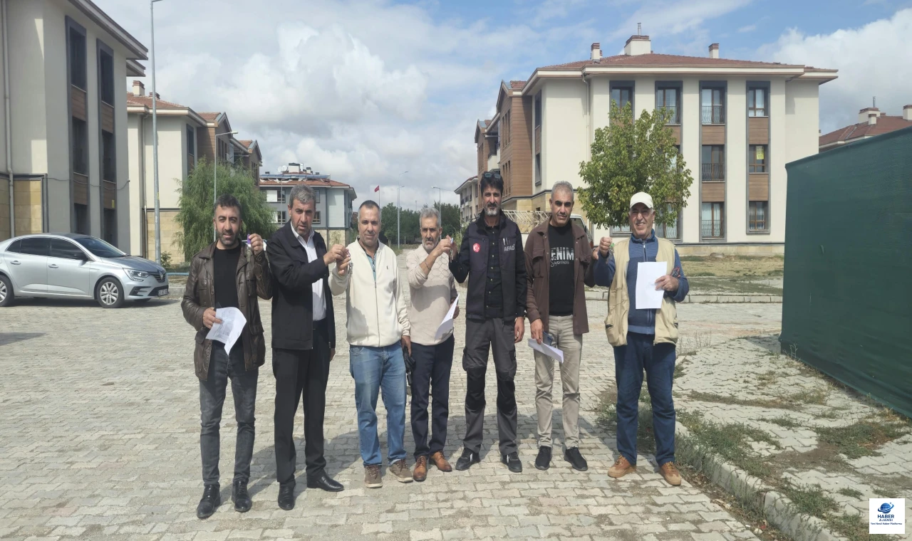 Depremzedelerin Yüzü Güldü: 32 Afet Konutu hak sahiplerine Teslim Edildi