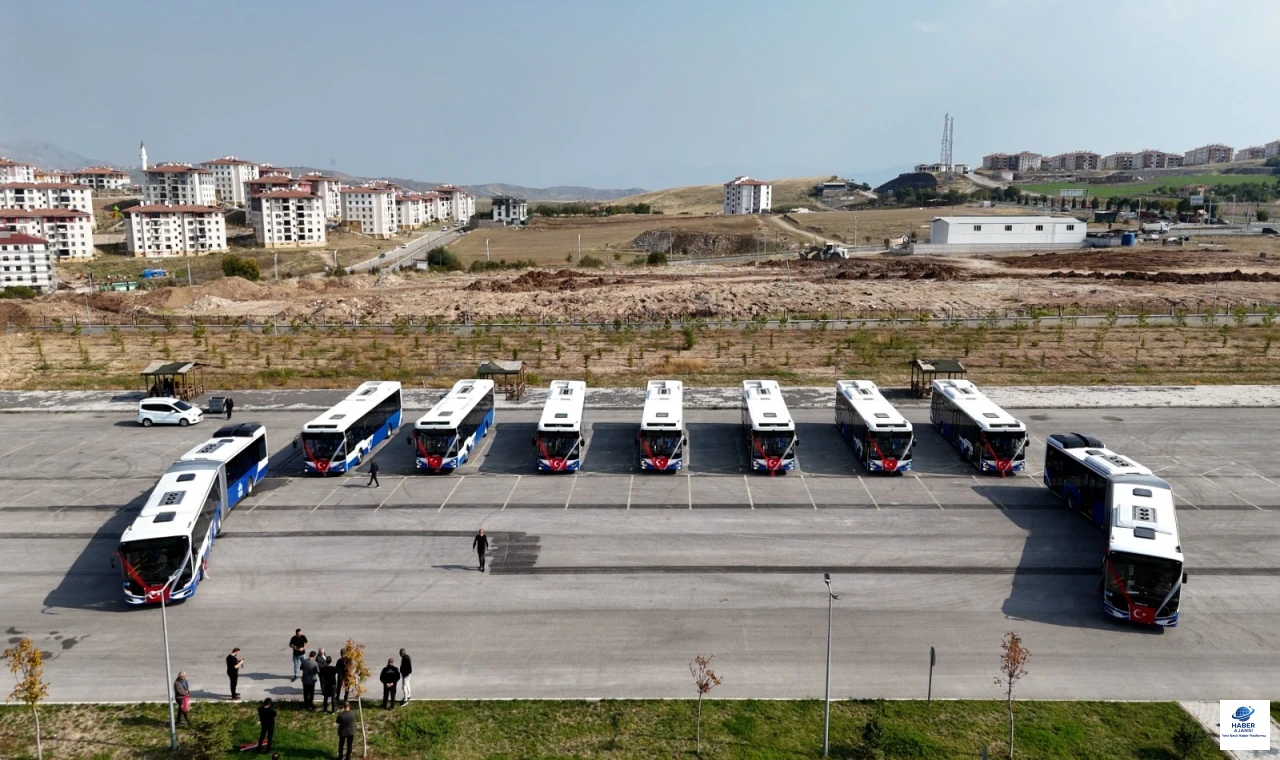 Elazığ Belediyesi araç filosunu 9 yeni otobüsle güçlendirdi