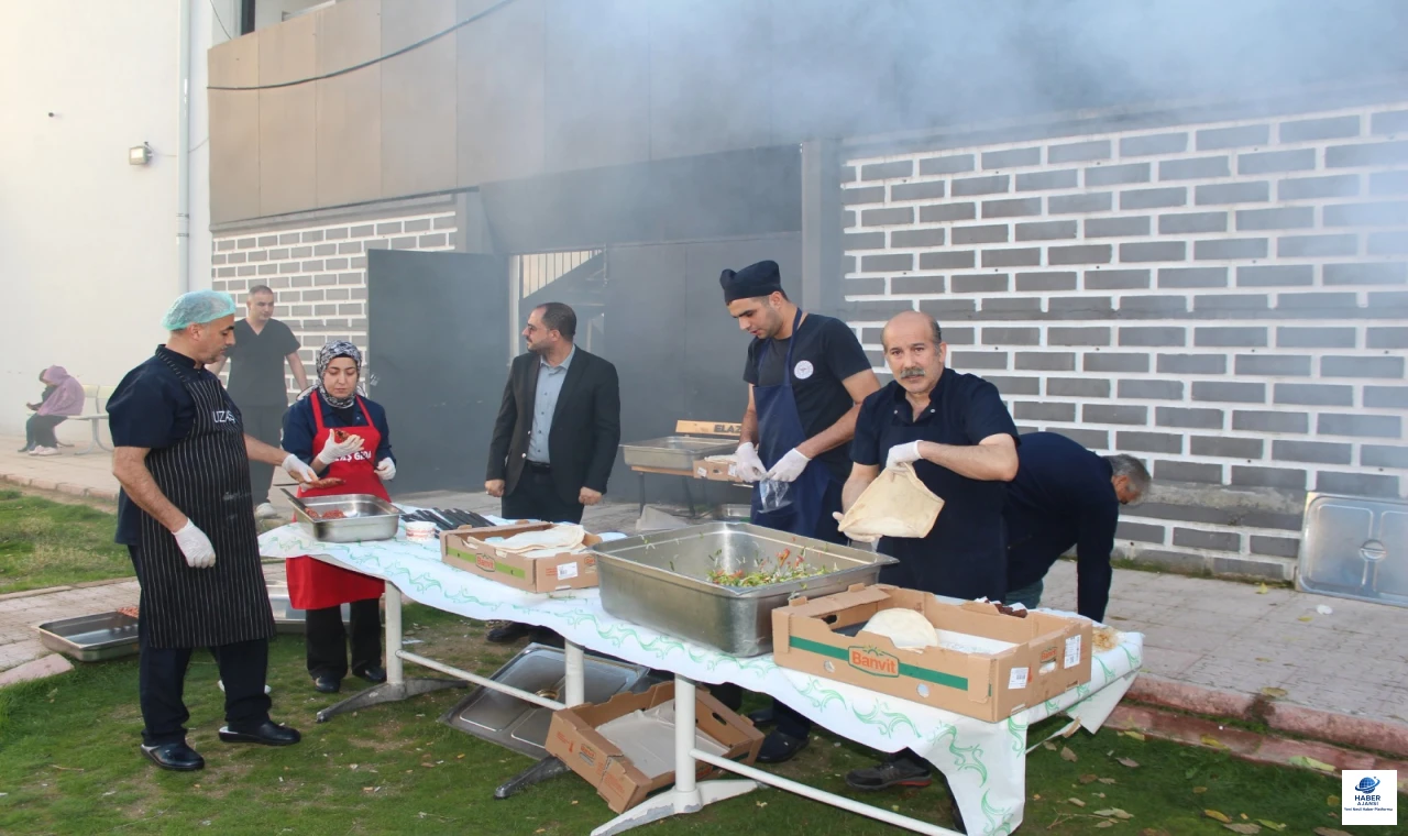 Elazığ Ruh Sağlığı ve Hastalıkları Hastanesi'nde Hastalara Moral Veren Mangal Etkinliği