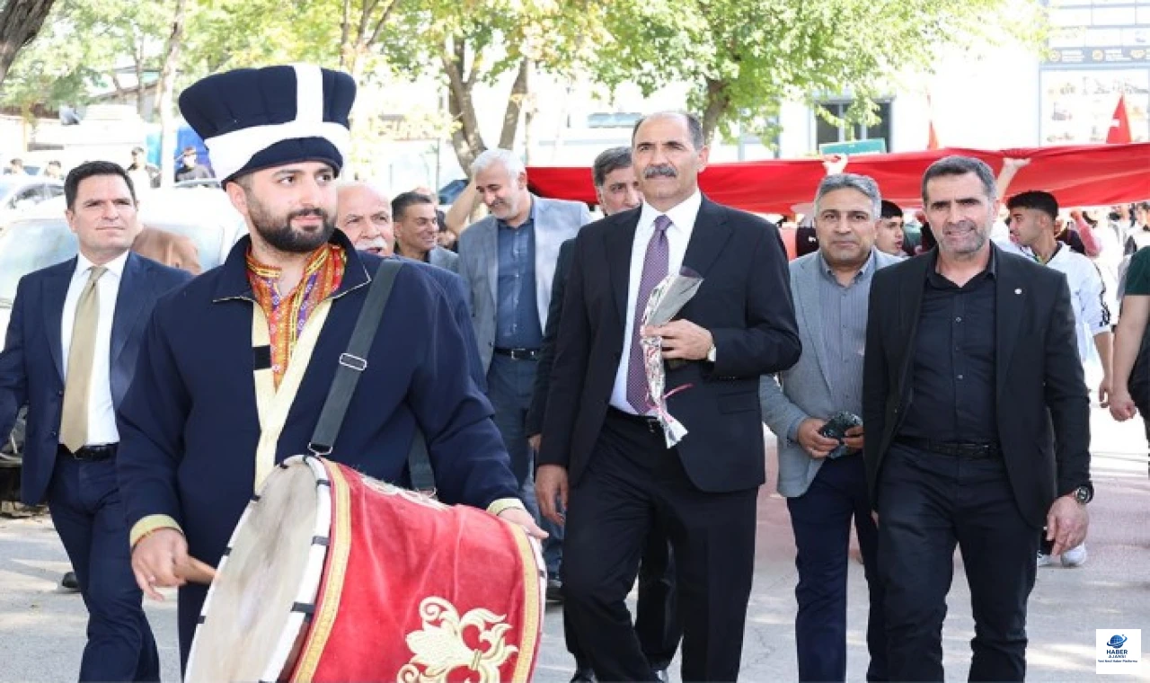 Elazığ'da Ahilik Haftası Coşkuyla Kutlandı: Yürüyüş, Mehteran ve Makarna Festivali