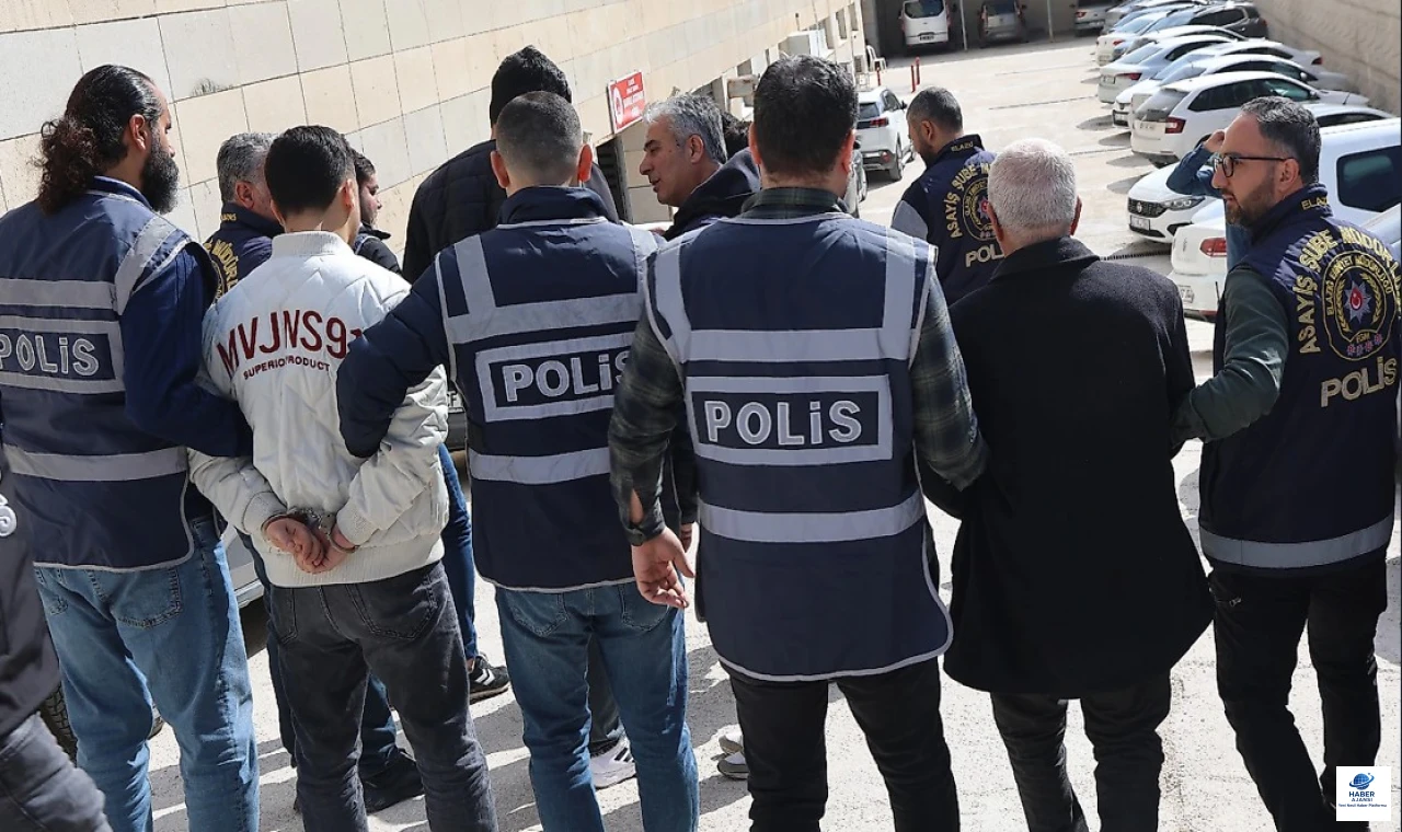 Elazığ'da Park Halindeki Araca Silahlı Saldırı: 5 Şüpheli Gözaltına Alındı