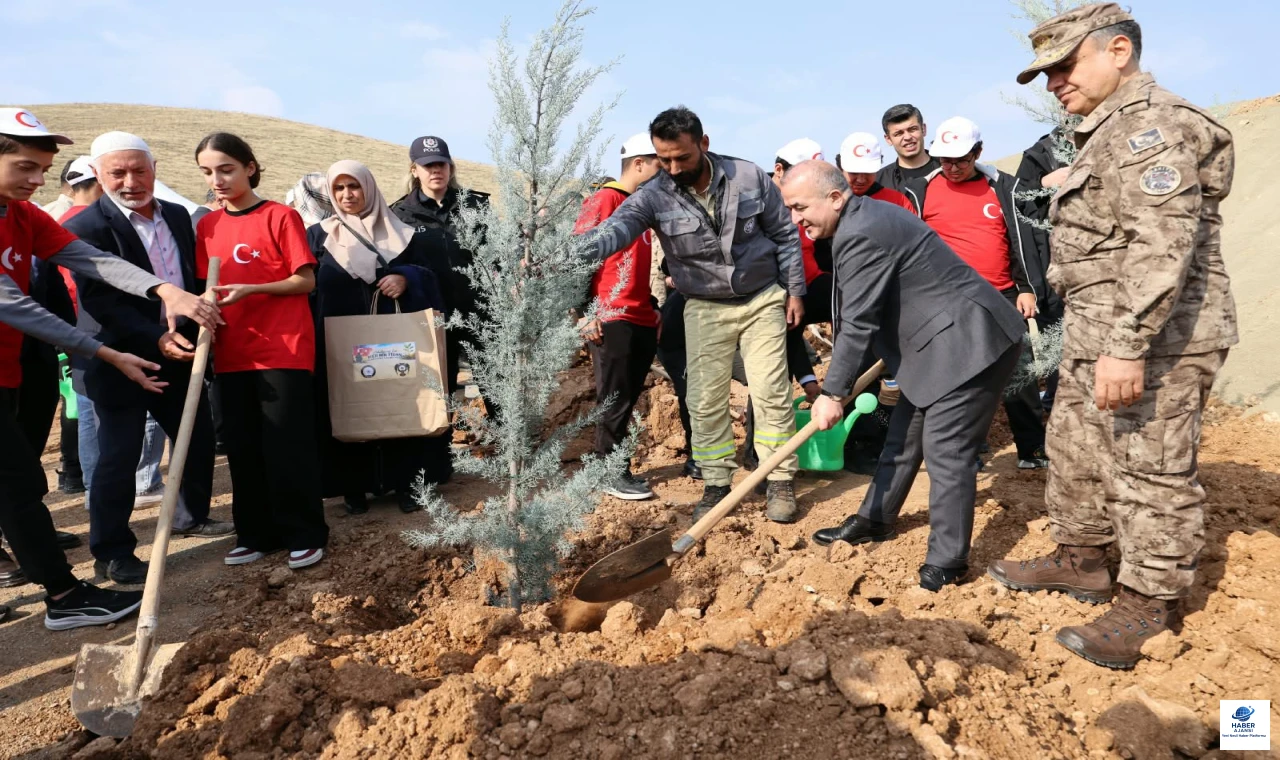 Elazığ'da şehitler anısına fidan dikme etkinliği düzenlendi