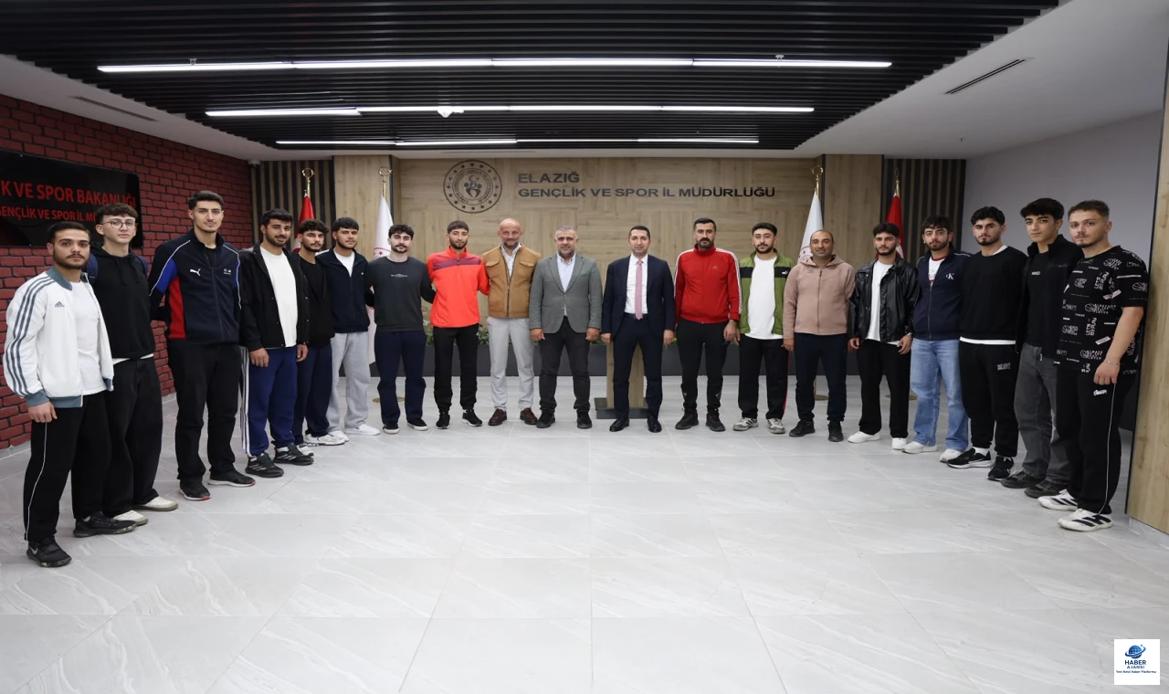 Elazığ'ın Gençleri 2. Lig'de: Gençlik ve Spor Kulübünden Voleybolda Bir İlk