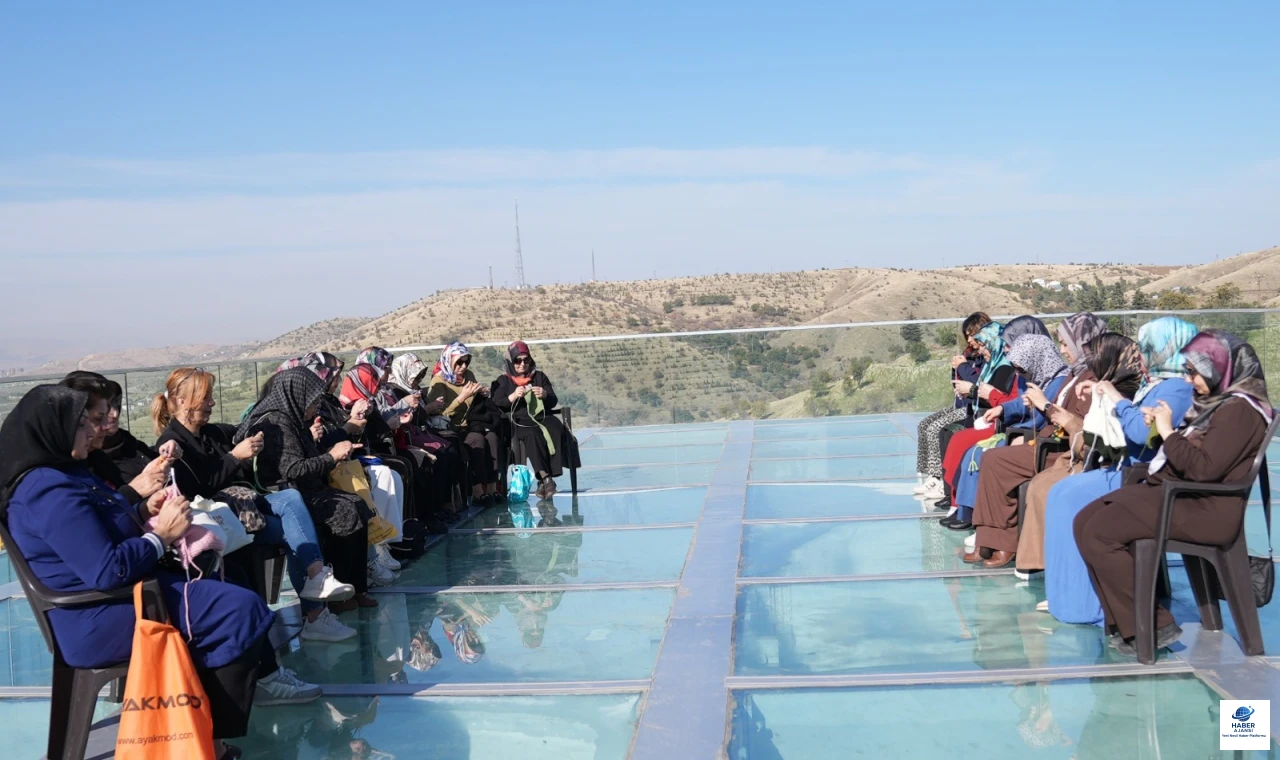 ESMEK Kursiyerleri Harput'ta Örgü Etkinliğinde Buluştu