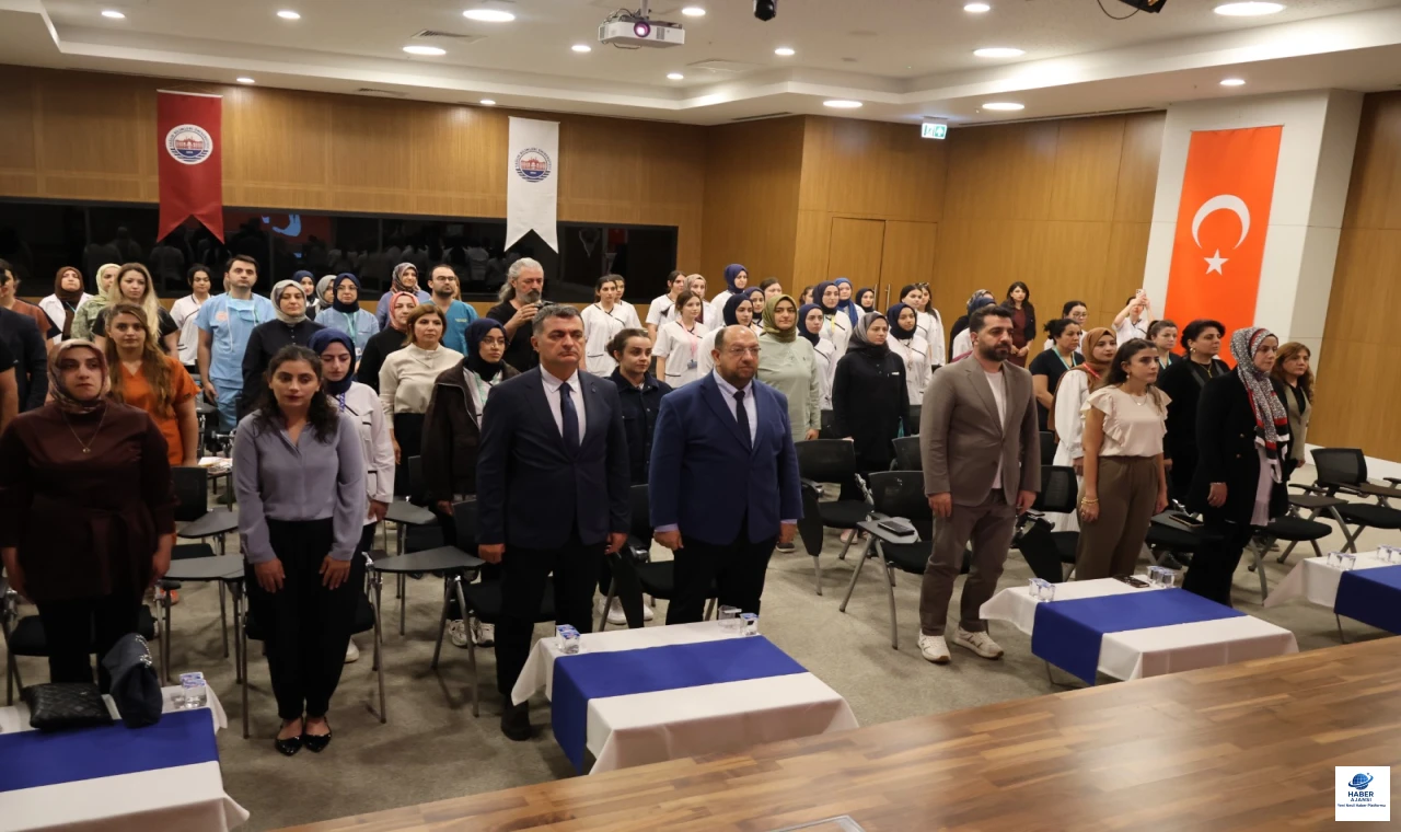 Fethi Sekin Şehir Hastanesi'nde "Günümüzde Normal Doğuma Bakış" Paneli Düzenlendi