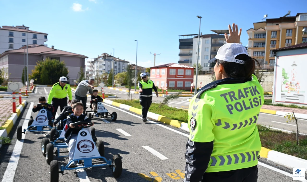 Minik Öğrencilere Trafik Eğitimi
