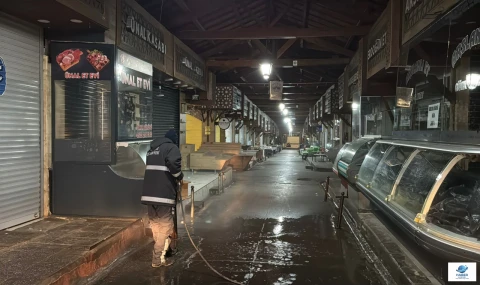 Bayram öncesi Çarşı yıkandı, Tarihi Cami ve Türbeler gül suyu ile temizlendi