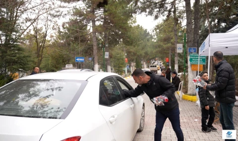 Elazığ Belediyesi'nden Bayram Öncesi Mezarlıklarda Temizlik